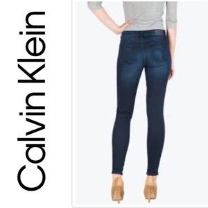 NWT CALVIN KLEIN Jeans Star Blue Low Rise Ultimate Skinny Jeans SZ:2/32. NOW $32